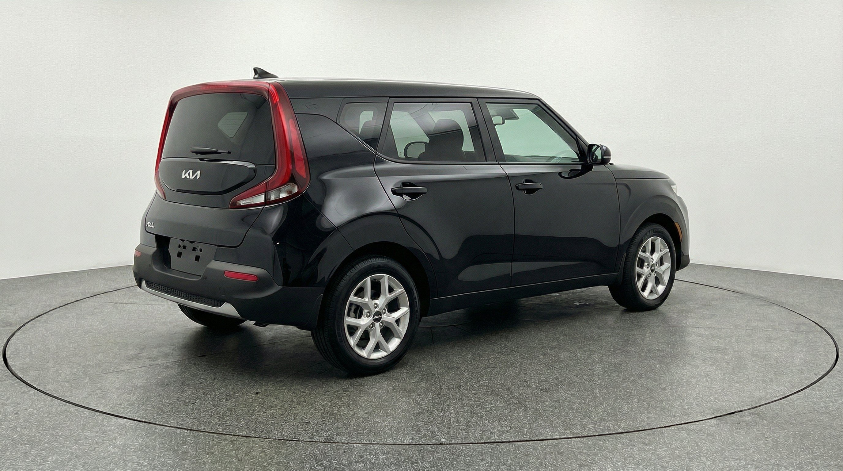 Used 2025 Kia Soul LX w/ LX Technology Package FWD image 9