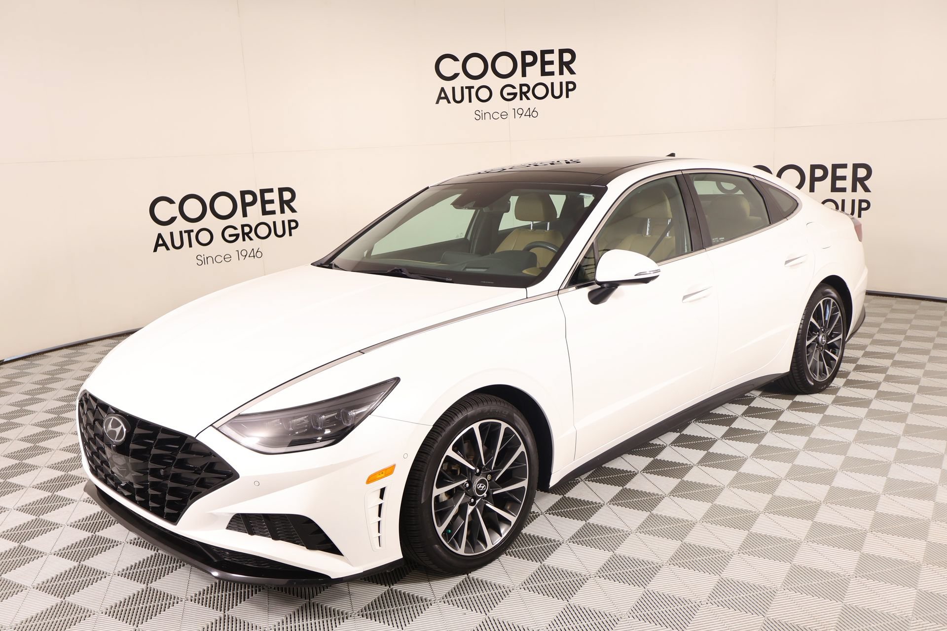 Used 2022 Hyundai Sonata Limited w/ Preferred Accessory Package FWD image 9