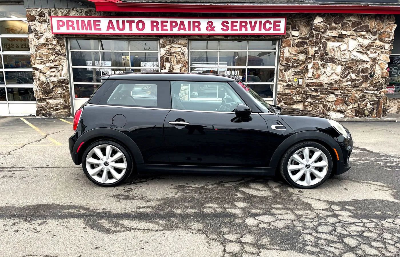 Used 2015 MINI Cooper 2-Door Hardtop image 8
