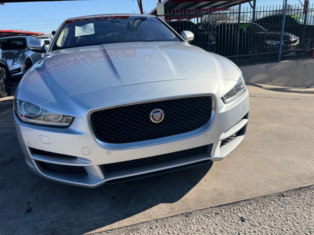 Used 2017 Jaguar XE Premium RWD image 7