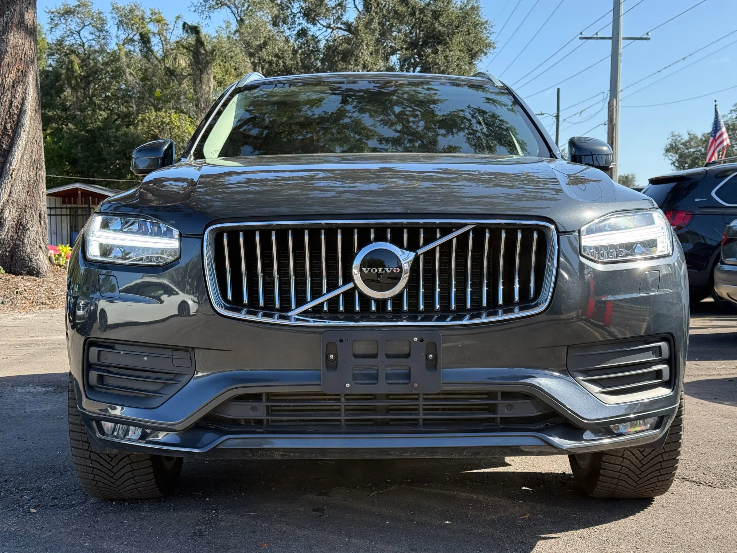 Used 2022 Volvo XC90 T5 Momentum w/ Climate Package image 2