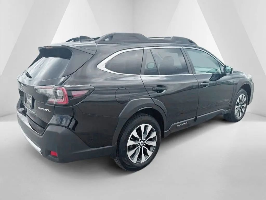 Used 2023 Subaru Outback Limited AWD/4WD image 7