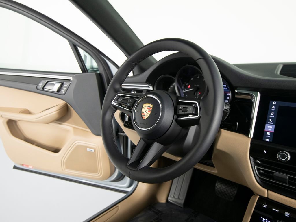 Certified 2025 Porsche Macan image 28