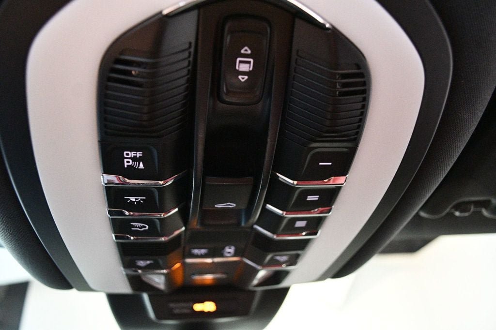 Used 2020 Porsche Macan S AWD/4WD image 60