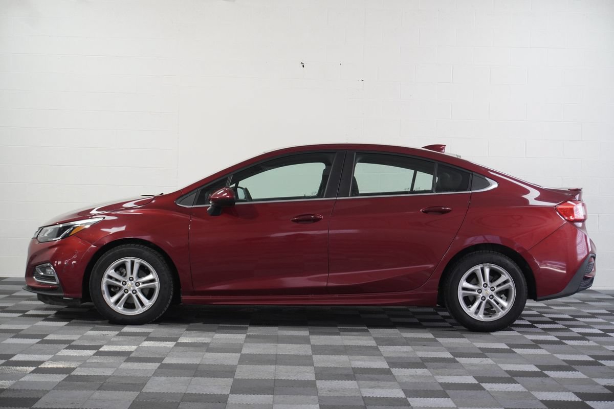 Used 2017 Chevrolet Cruze LT w/ Sun And Sound Package FWD image 2