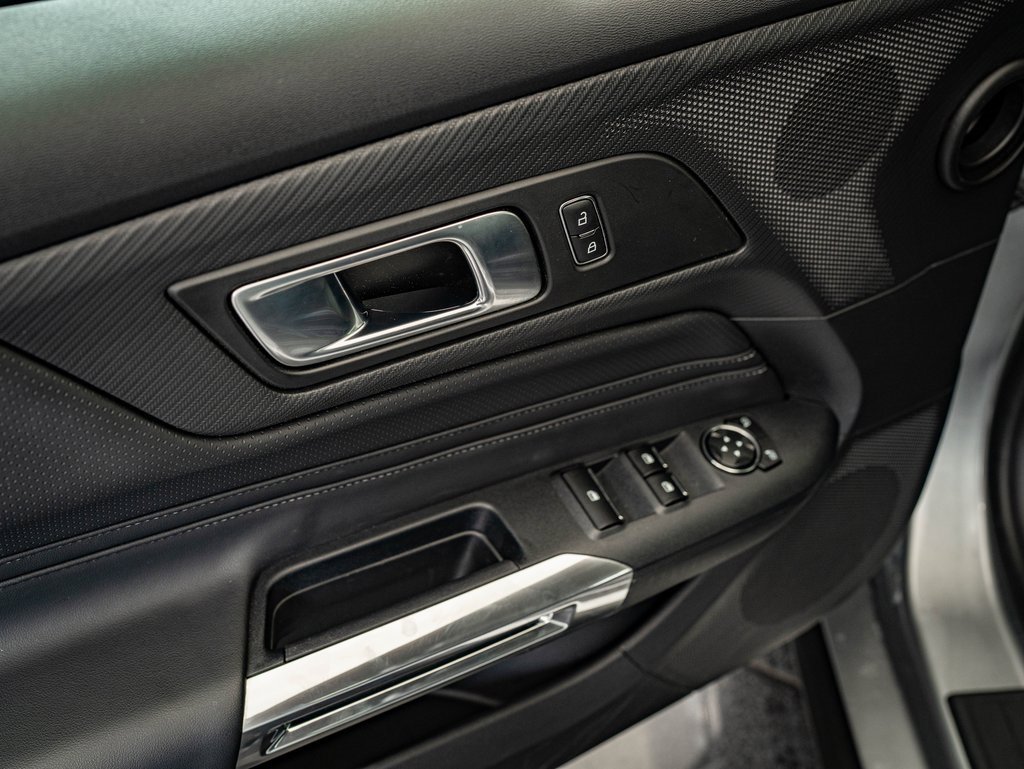 Used 2025 Ford Mustang Premium image 25
