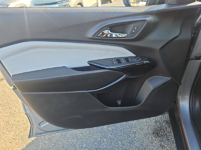Used 2025 Chevrolet Trax LT w/ LT Convenience Package FWD image 11