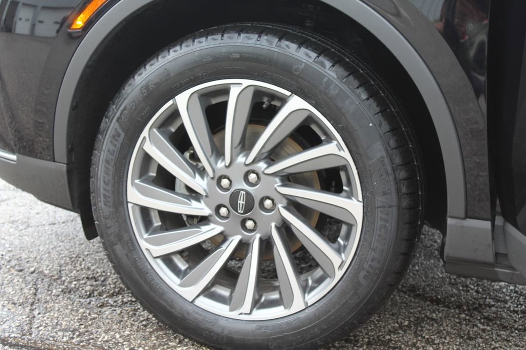 Used 2023 Lincoln Corsair Reserve w/ Equipment Group 201A image 9