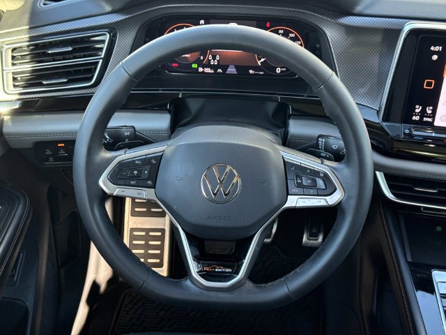 Certified 2024 Volkswagen Atlas Peak Edition SE AWD/4WD image 10