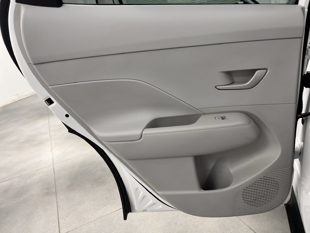 Used 2025 Hyundai Kona SEL FWD image 19