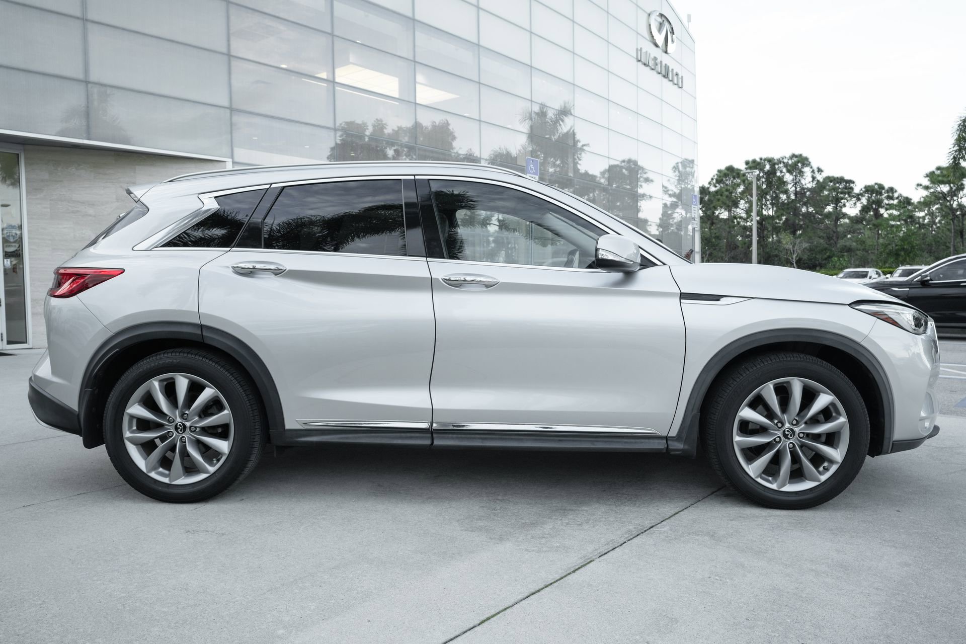 Used 2019 INFINITI QX50 Luxe w/ Navigation Package image 9