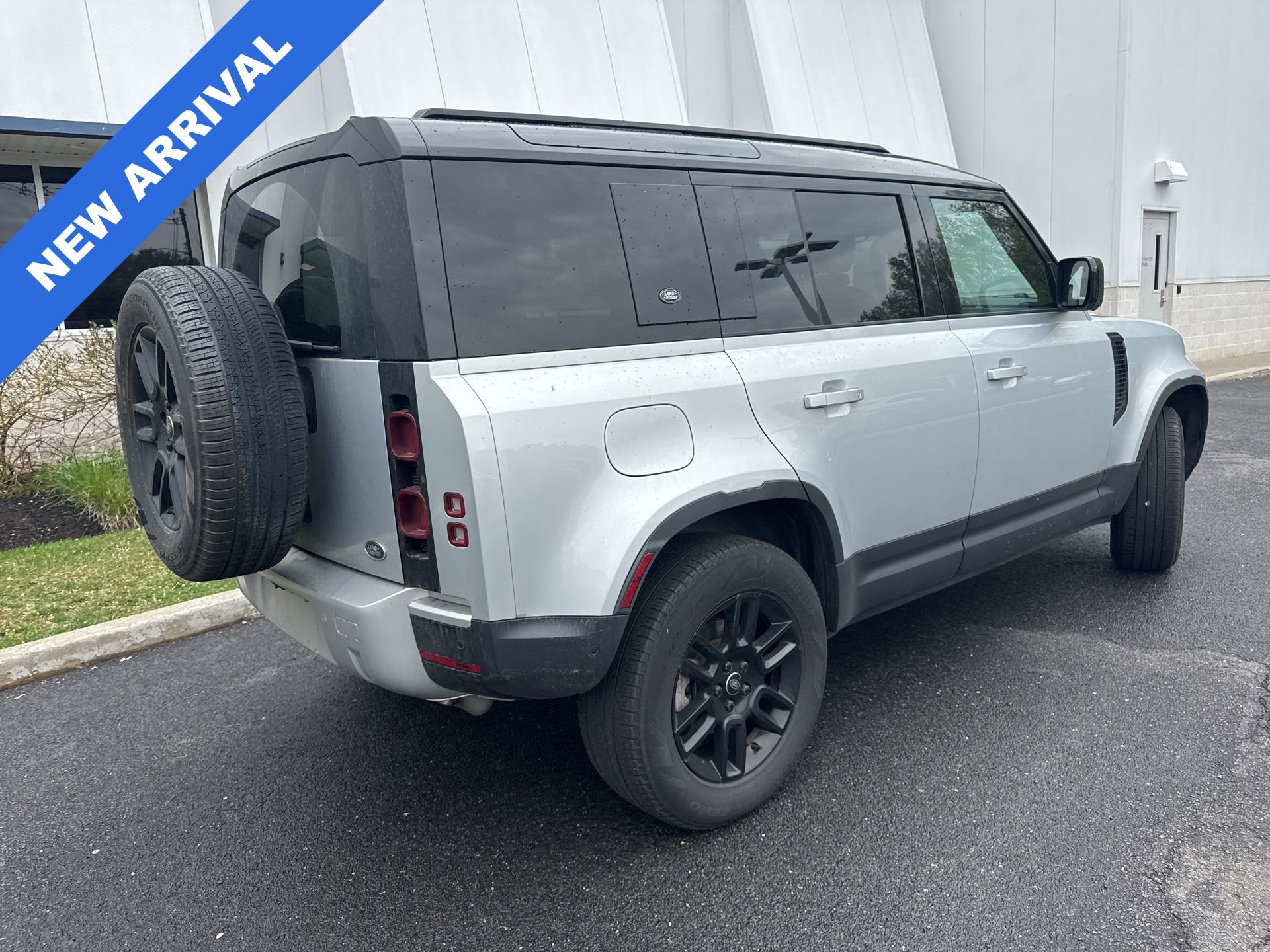 Used 2023 Land Rover Defender 110 S AWD/4WD image 2
