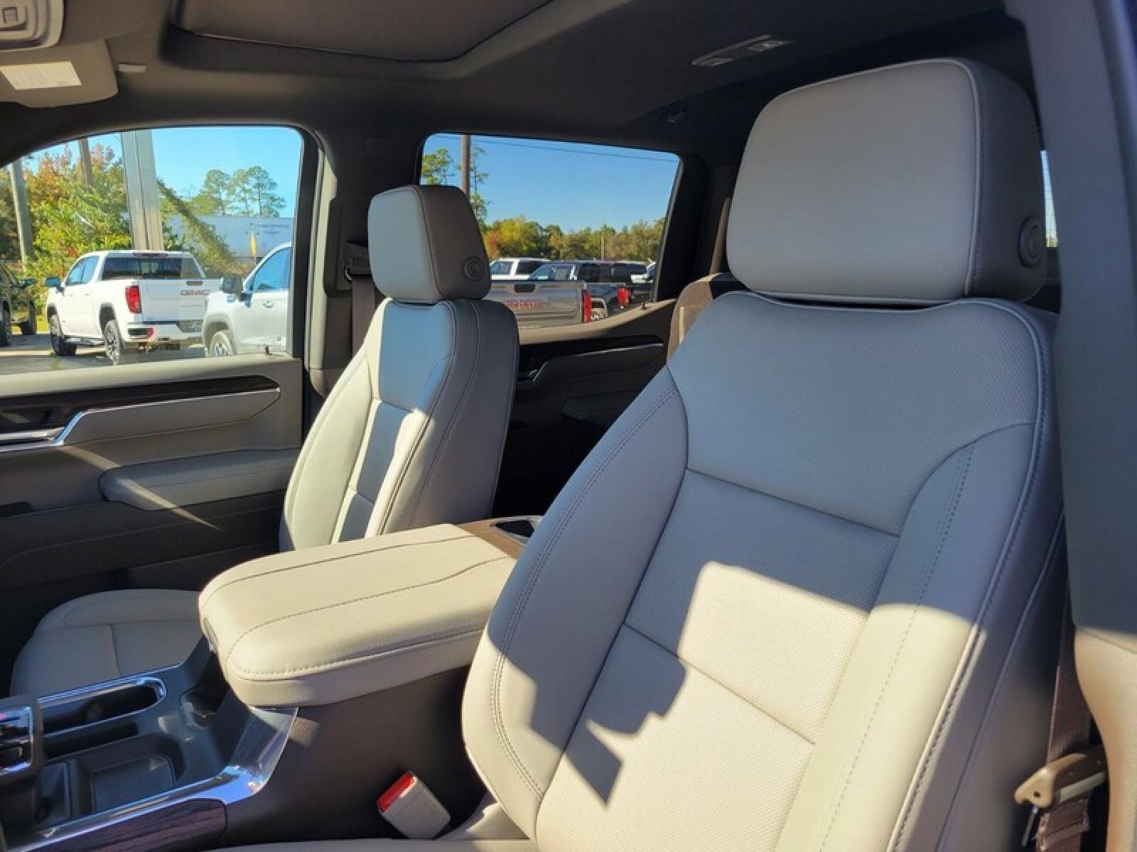 New 2026 GMC Sierra 1500 SLT image 12