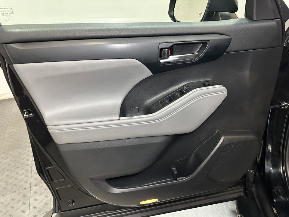 Certified 2022 Toyota Highlander XLE image 20