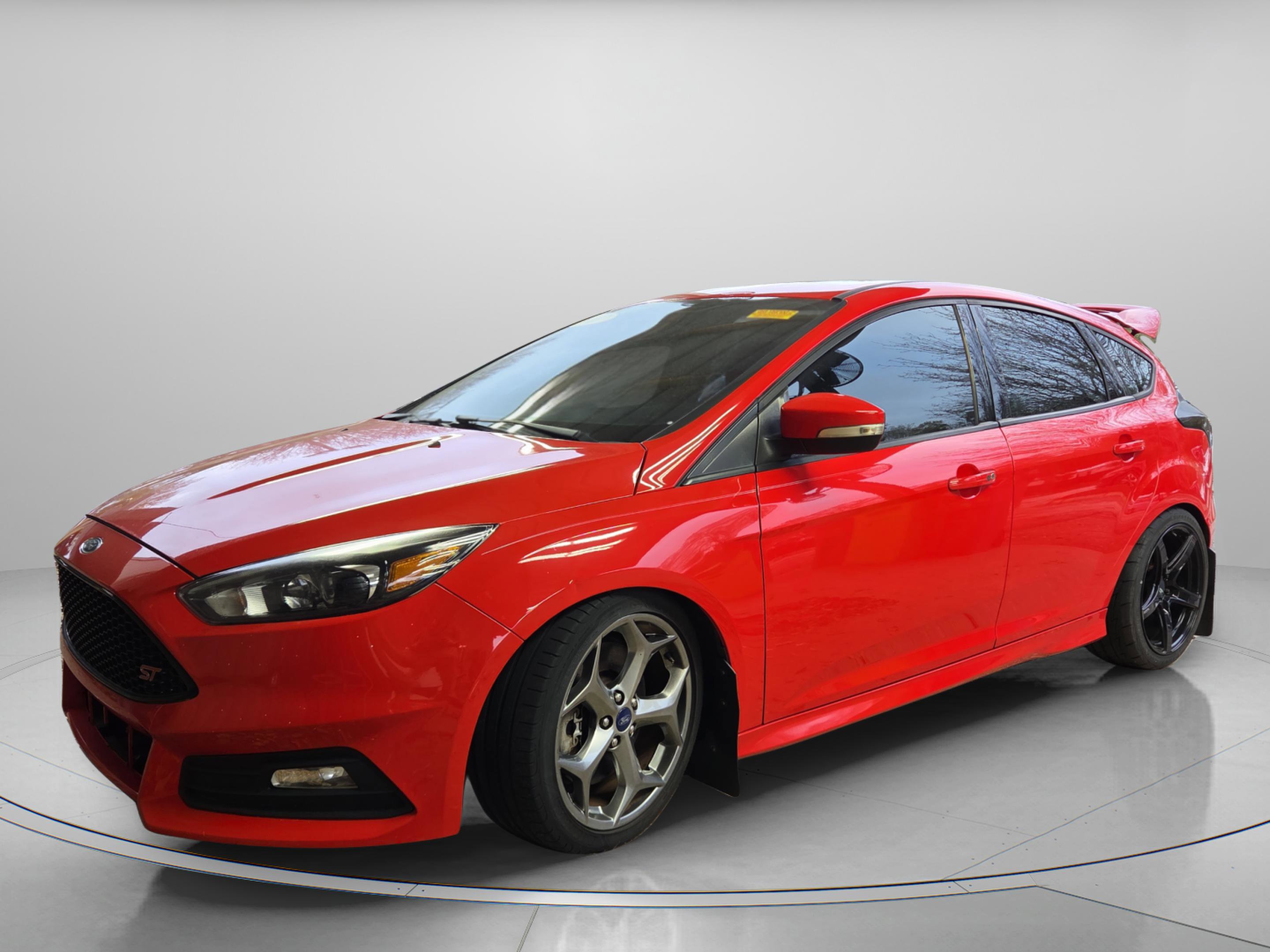 Used 2017 Ford Focus ST w/ Equipment Group 401A image 3