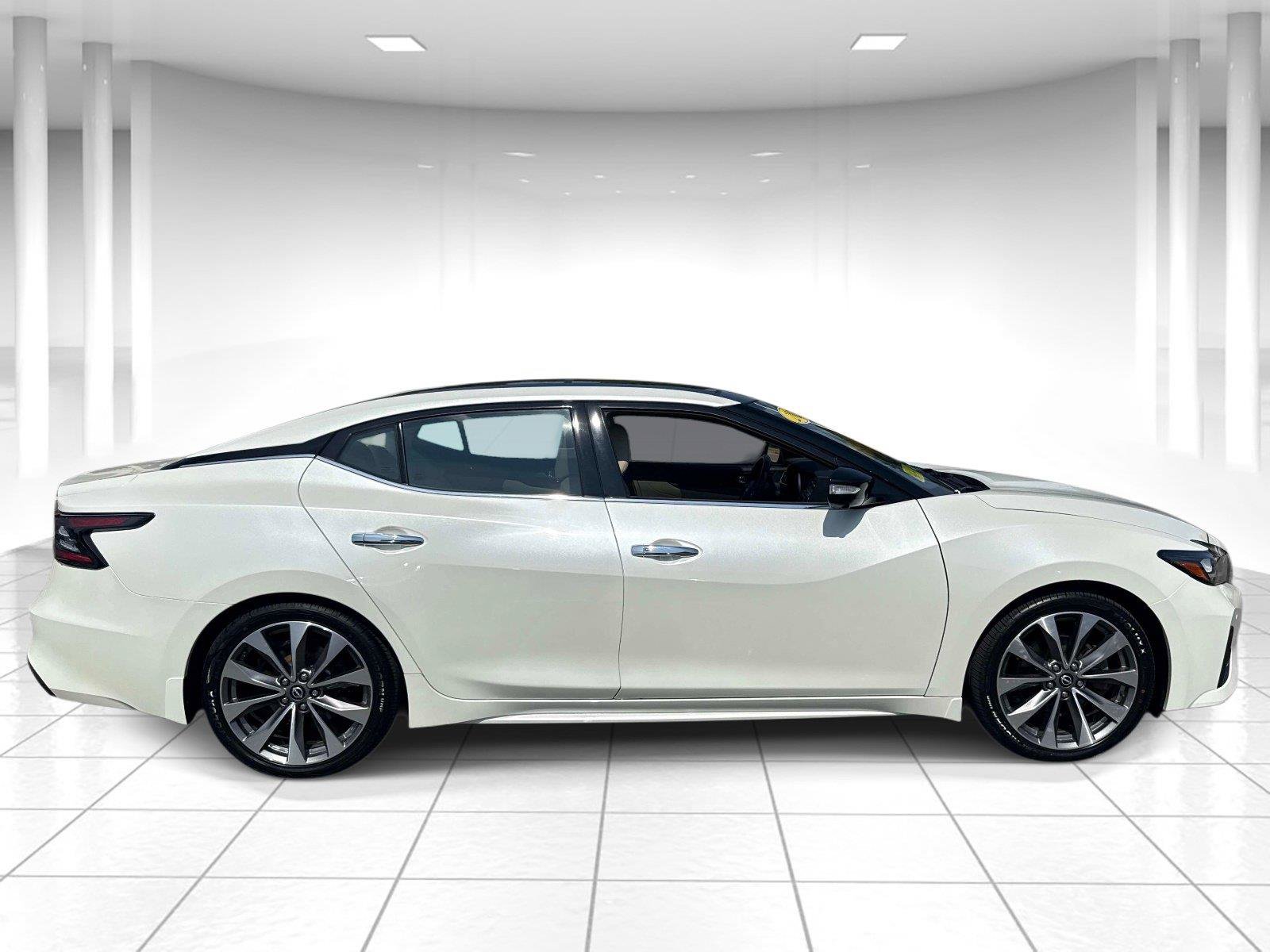 Used 2023 Nissan Maxima Platinum w/ Sport Mat Group FWD image 2