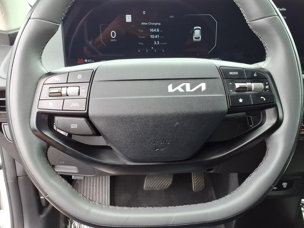 Certified 2025 Kia EV6 Light w/ Light LR Technology Package RWD image 23