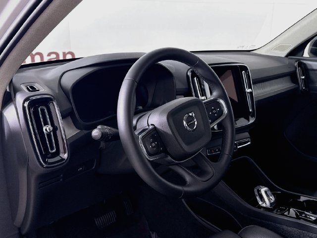 Used 2026 Volvo XC40 B5 Plus AWD/4WD image 9
