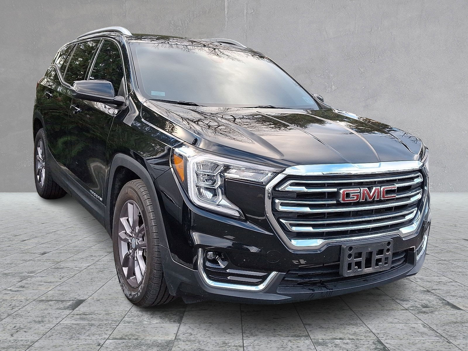 Used 2022 GMC Terrain SLT image 1