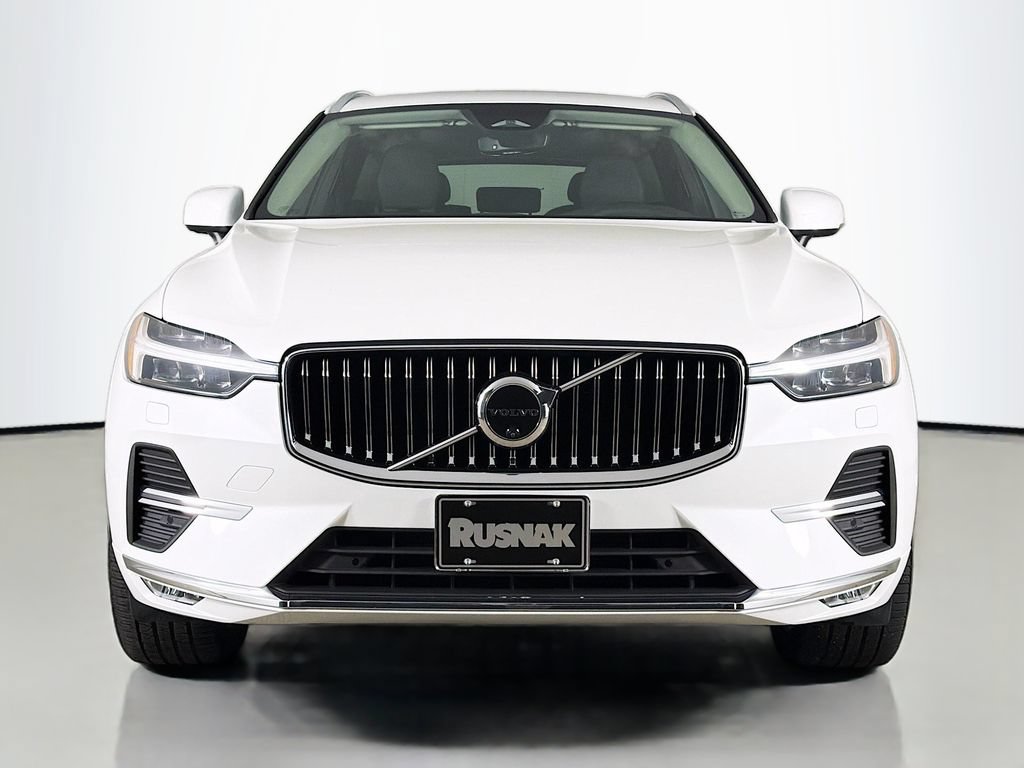 Used 2023 Volvo XC60 B5 Plus AWD/4WD image 2