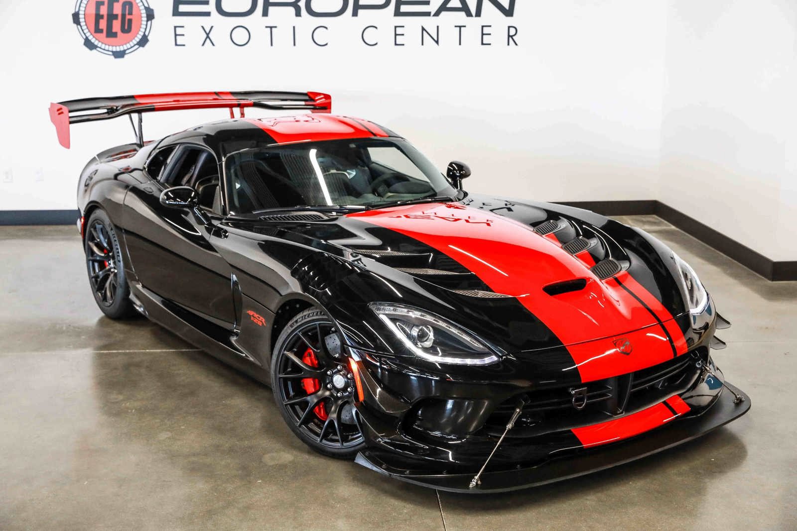 Used 2017 Dodge Viper GTC w/ ACR Package RWD image 2