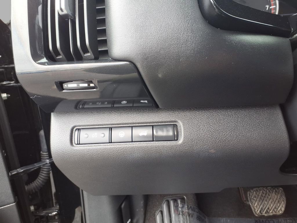 Used 2025 Nissan Pathfinder SV image 13