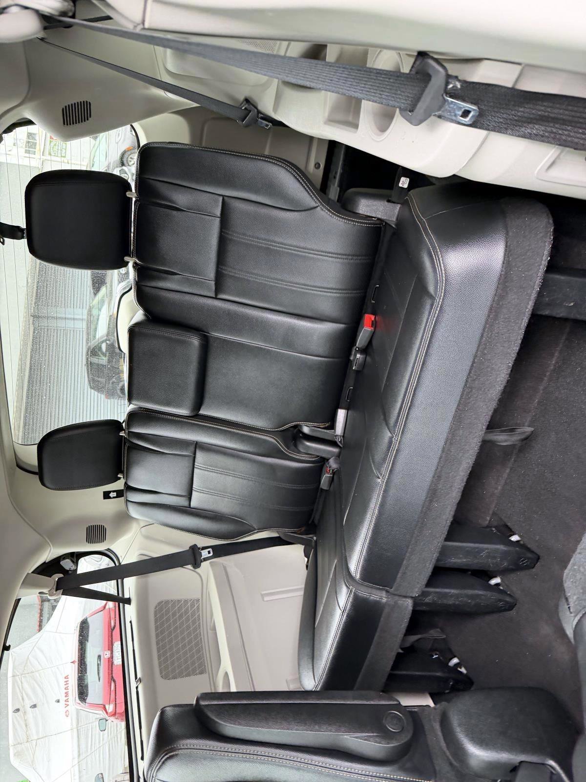 Used 2013 Chrysler Town & Country Touring-L w/ Driver Convenience Group FWD image 12