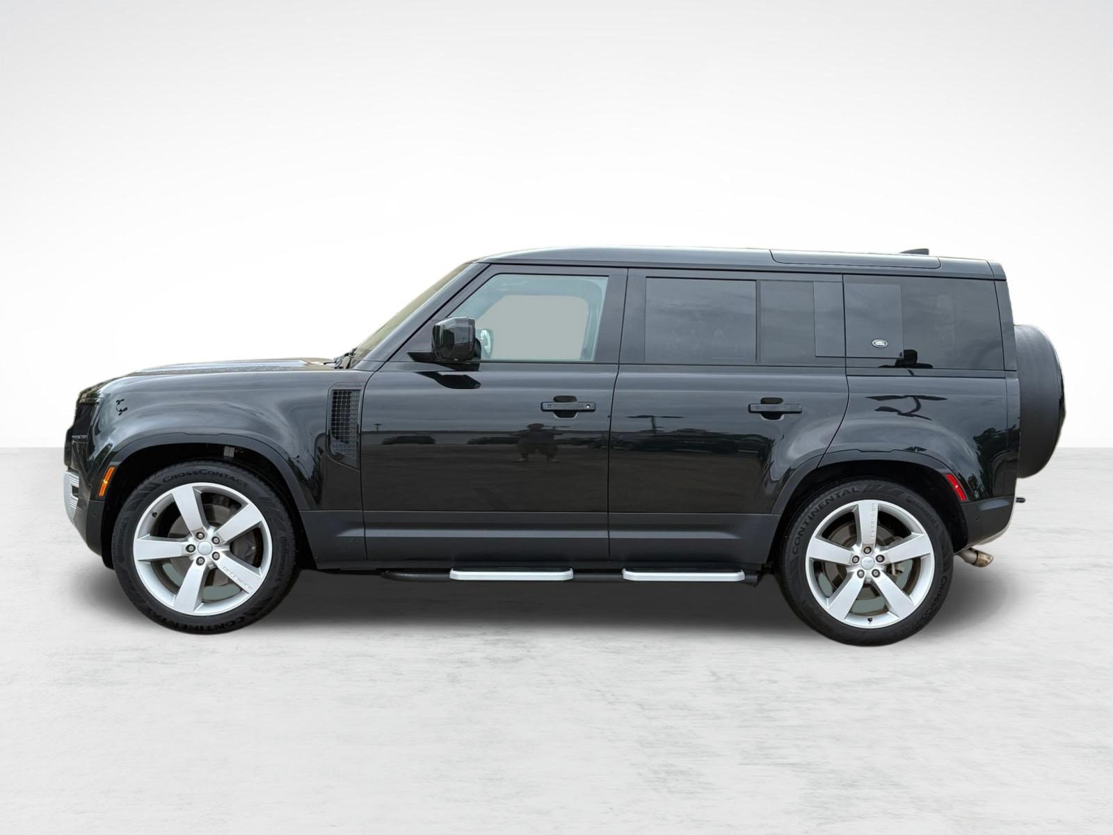 Used 2024 Land Rover Defender 110 SE AWD/4WD image 2