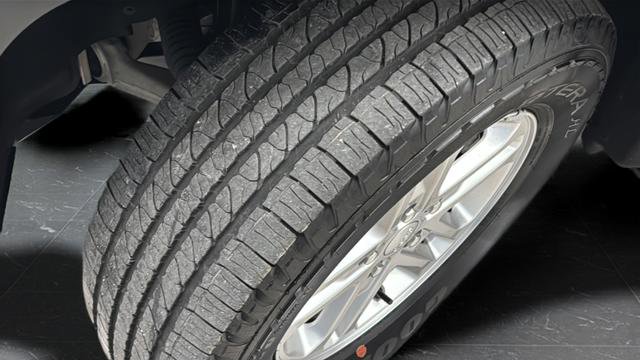 Certified 2023 Jeep Grand Cherokee Laredo image 33