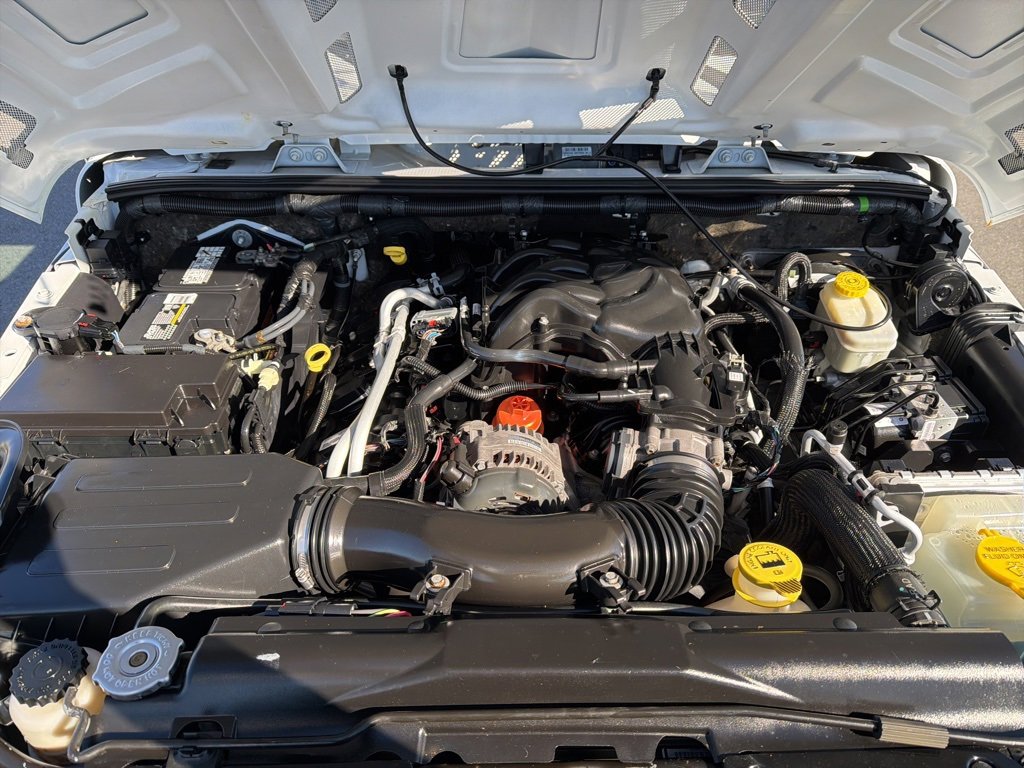 Used 2015 Jeep Wrangler Unlimited Rubicon w/ Connectivity Group image 10