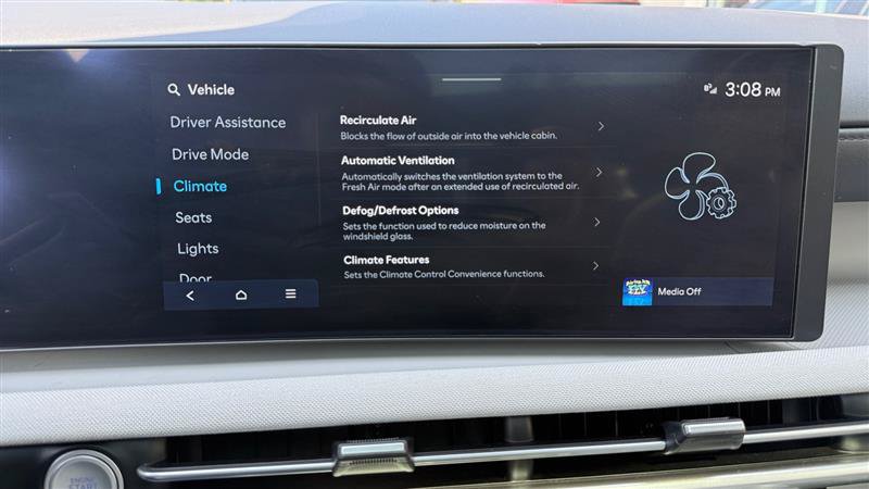 Used 2025 Hyundai Tucson Limited FWD image 31