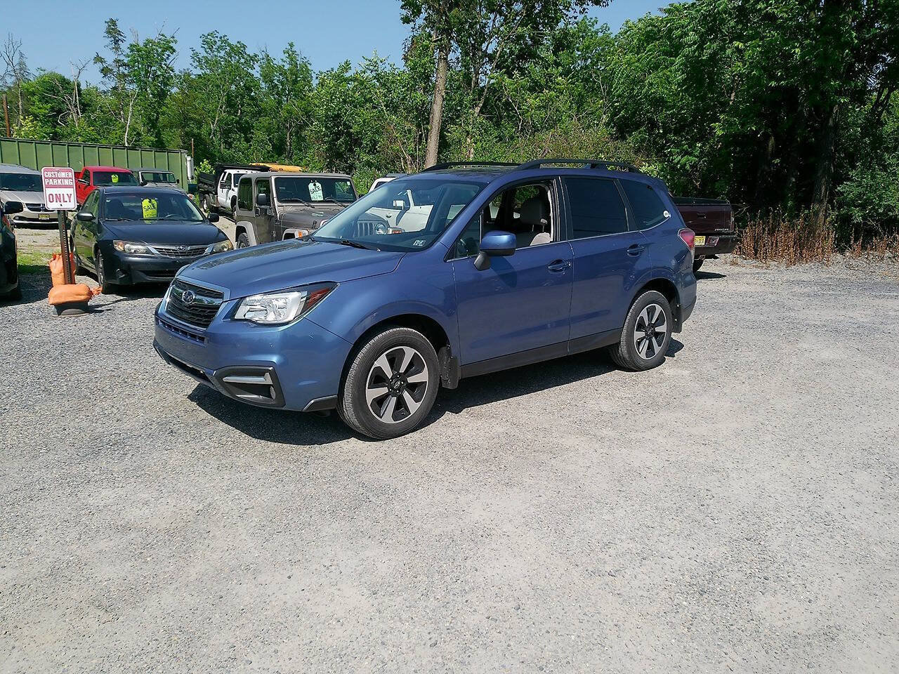 Used 2017 Subaru Forester 2.5i Limited AWD/4WD image 2