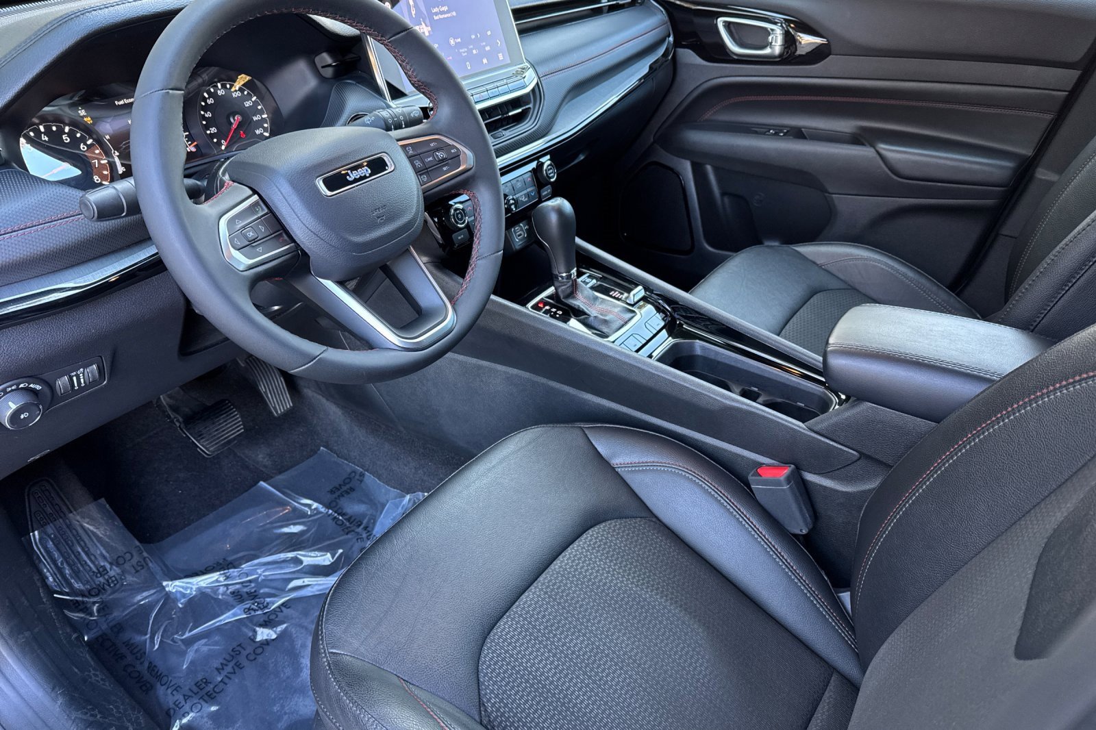 Used 2024 Jeep Compass Trailhawk image 10