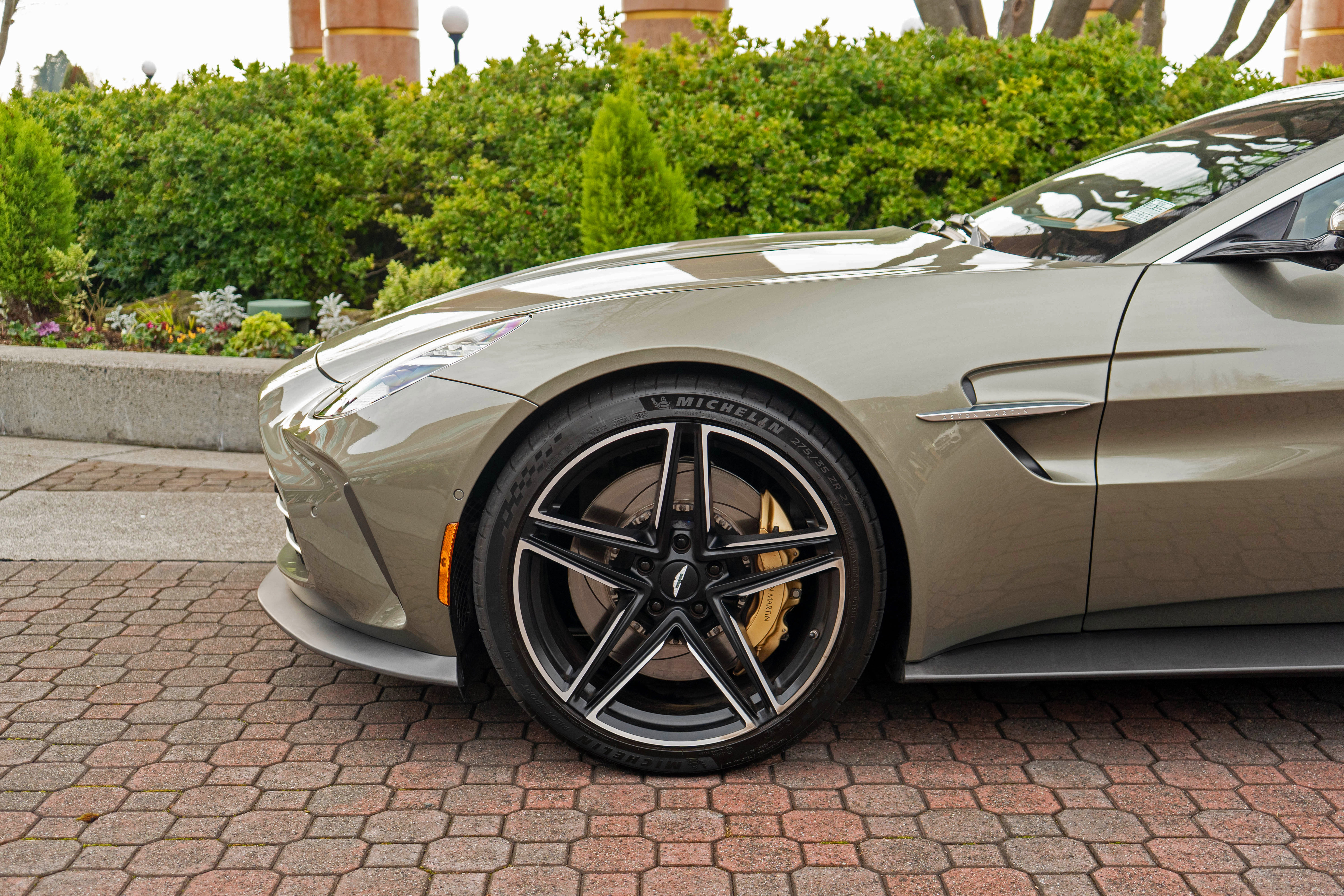 Used 2025 Aston Martin V8 Vantage Coupe image 4