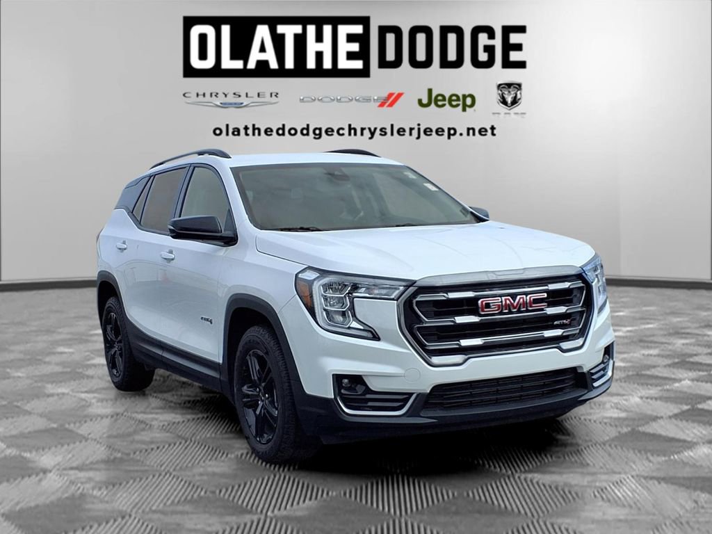 Used 2022 GMC Terrain AT4 image 30