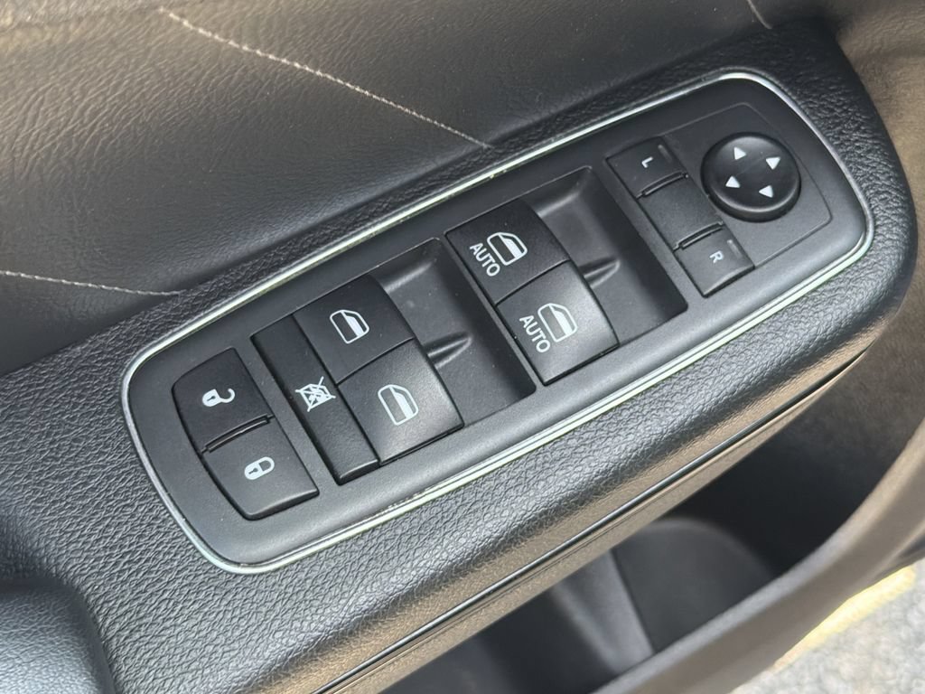 Used 2019 Dodge Charger SXT w/ Blacktop Package RWD image 13