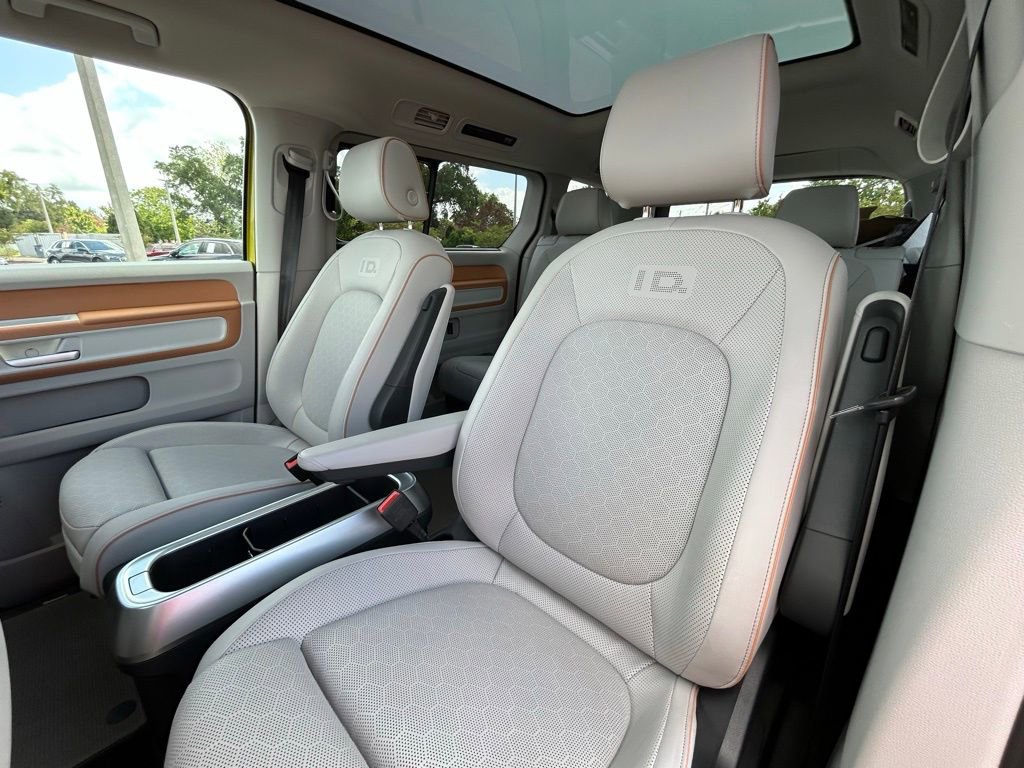 Used 2025 Volkswagen ID. Buzz 1st Edition image 17