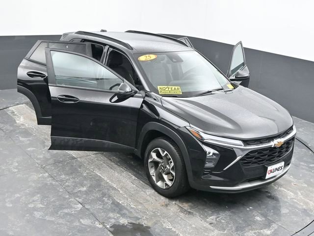 Used 2025 Chevrolet Trax LT image 59