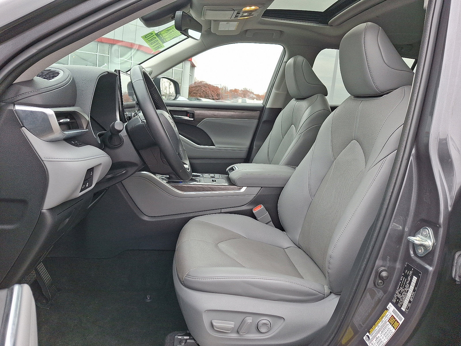 Used 2023 Toyota Highlander Limited image 14