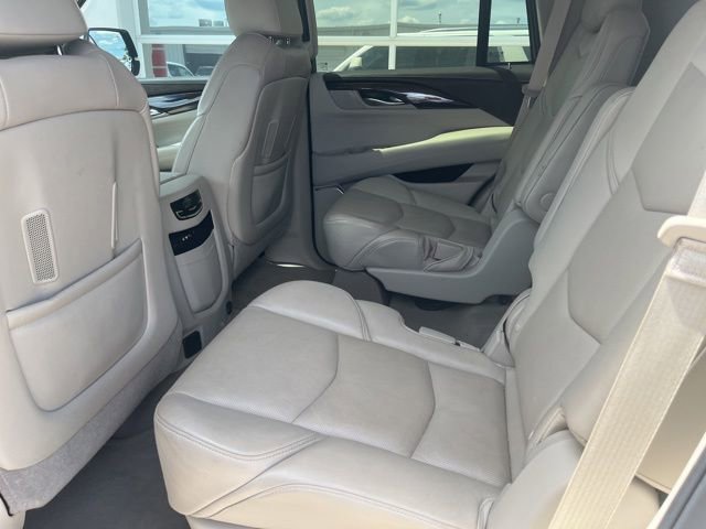 Used 2015 Cadillac Escalade Luxury AWD/4WD image 17
