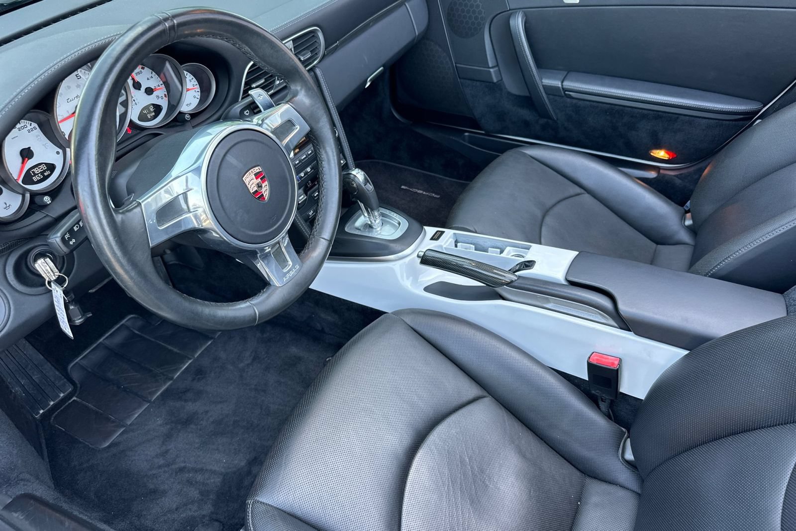 Used 2011 Porsche 911 Turbo AWD/4WD image 4