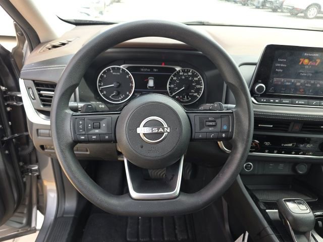 Used 2023 Nissan Rogue SV image 15