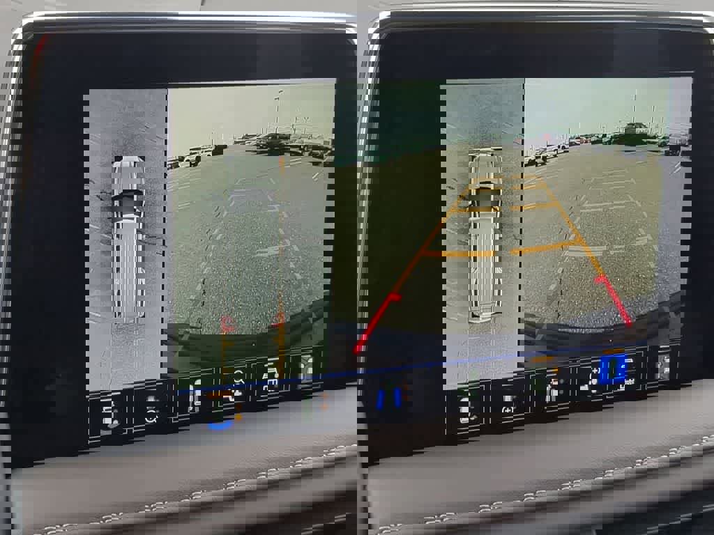 Used 2023 GMC Yukon XL SLT w/ SLT Luxury Package image 29