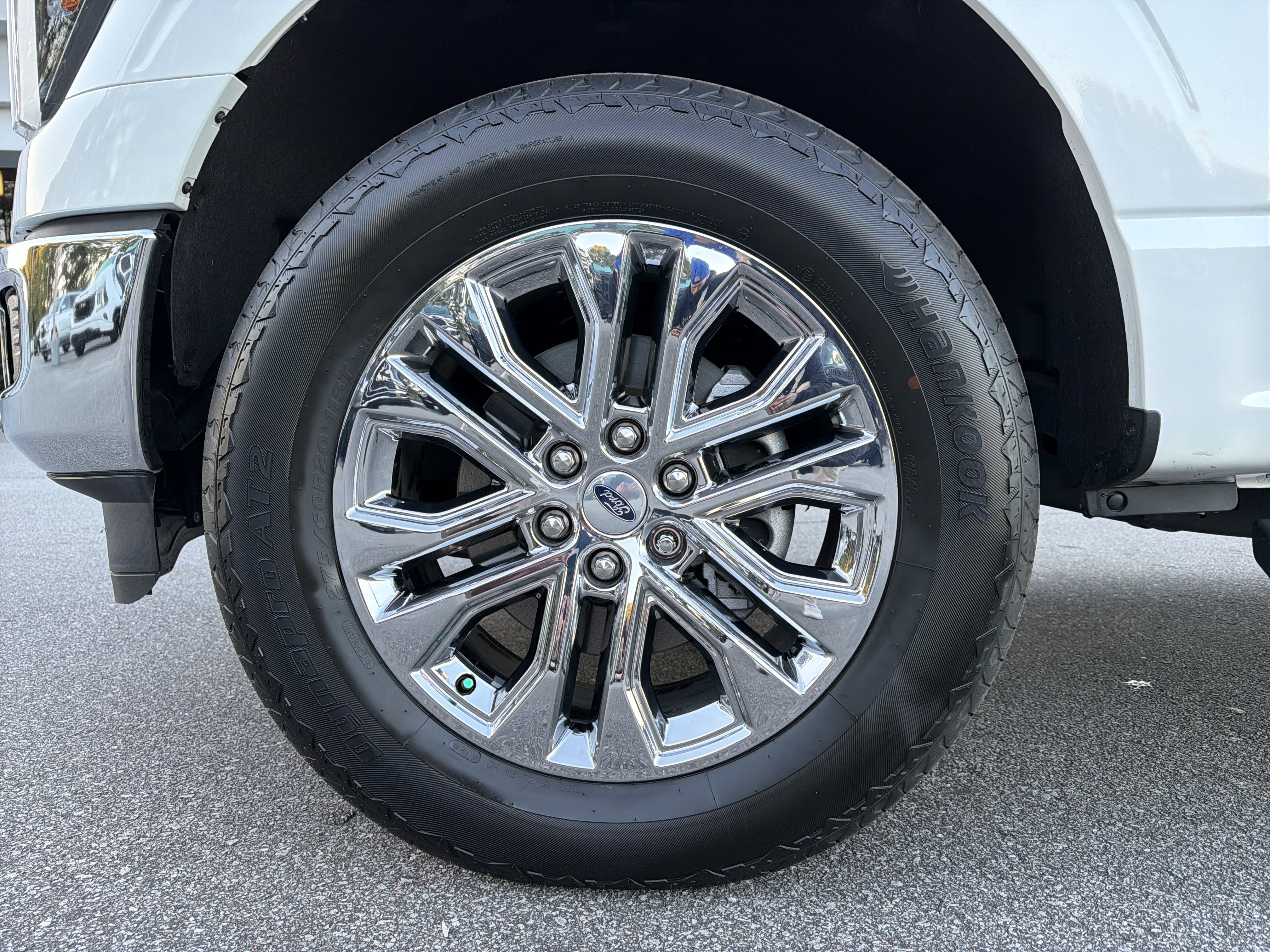 Used 2025 Ford F150 Lariat w/ Equipment Group 501A Mid image 12