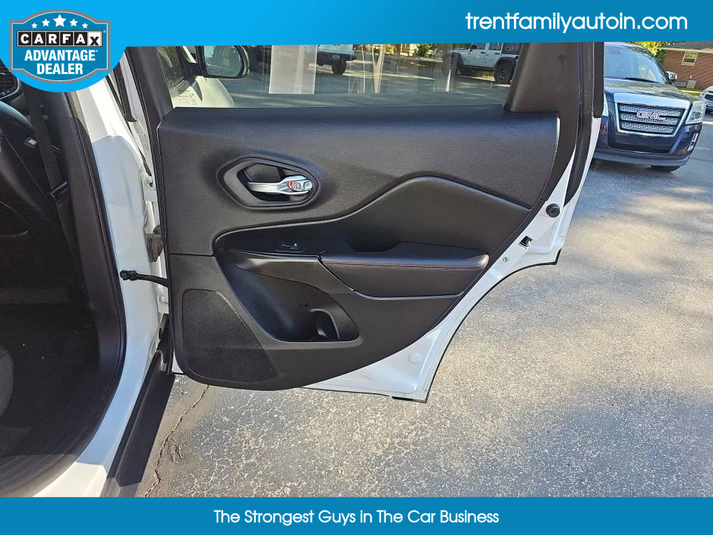 Used 2020 Jeep Cherokee Trailhawk image 37