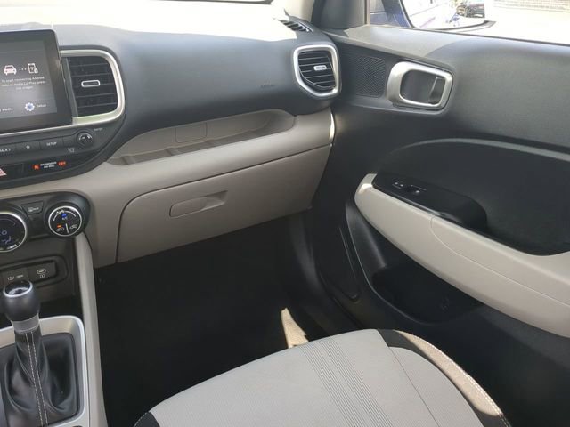 Used 2025 Hyundai Venue SEL FWD image 17