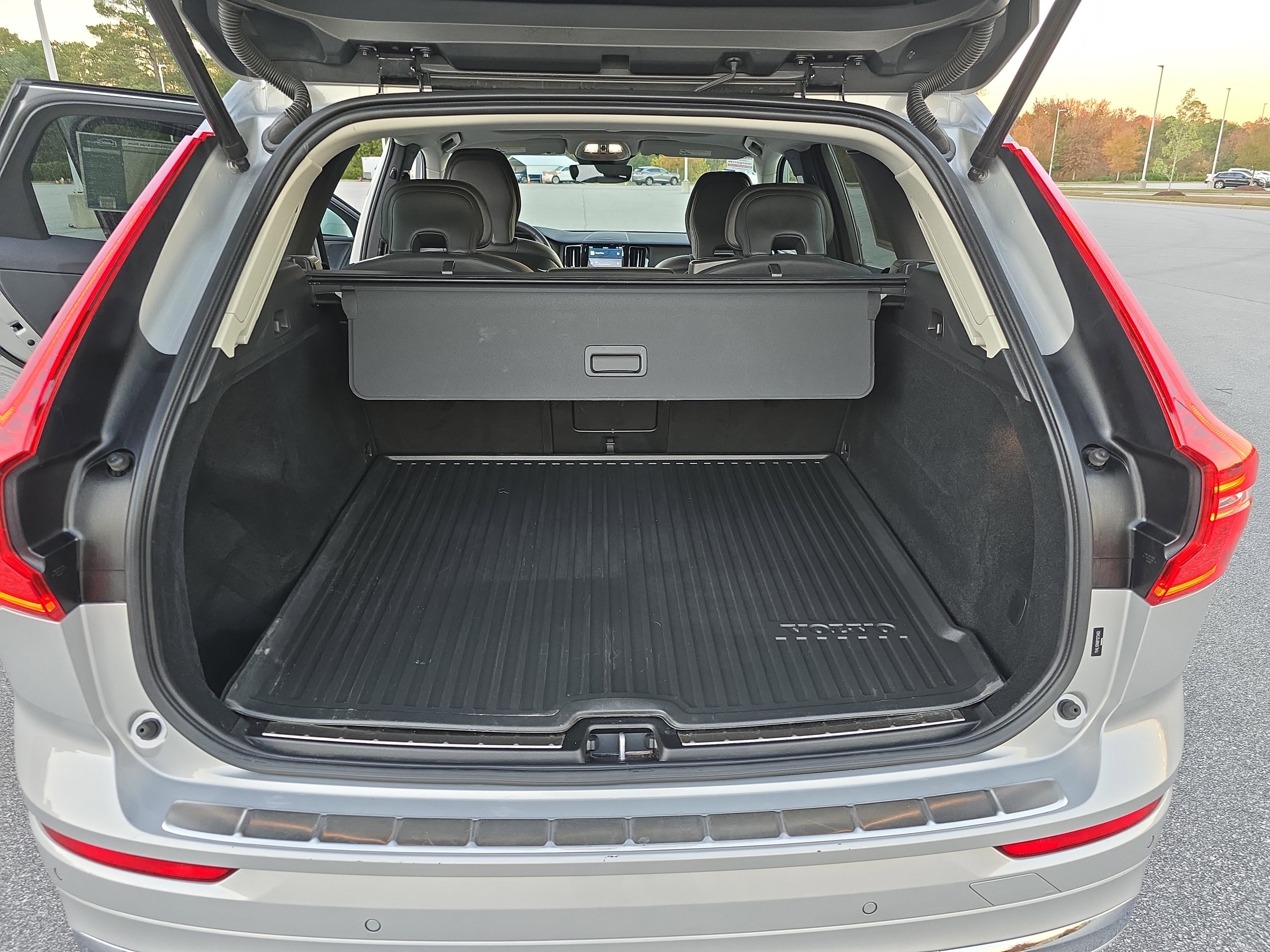 Used 2023 Volvo XC60 B5 Plus w/ Climate Package image 12