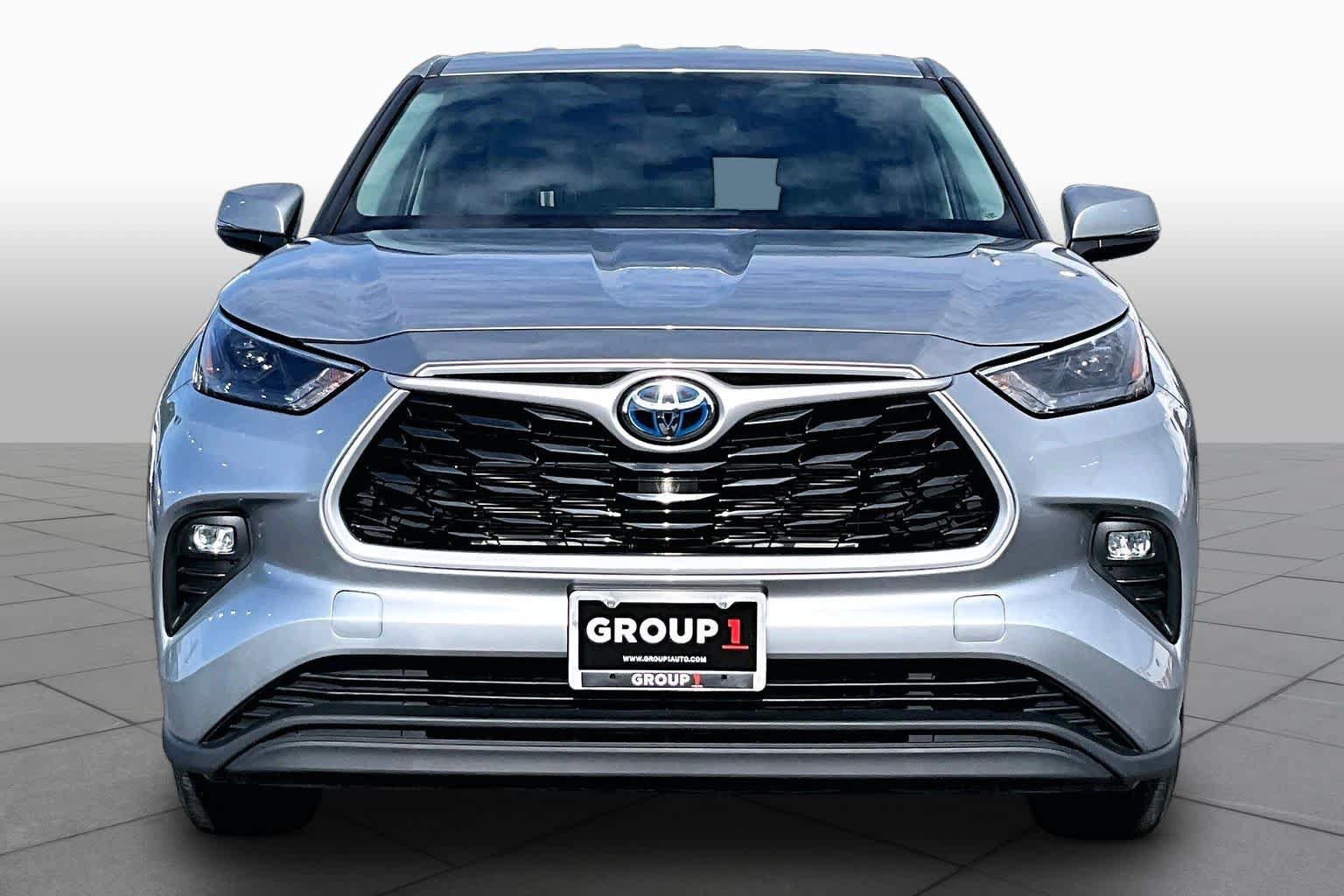 Used 2023 Toyota Highlander LE AWD/4WD image 4