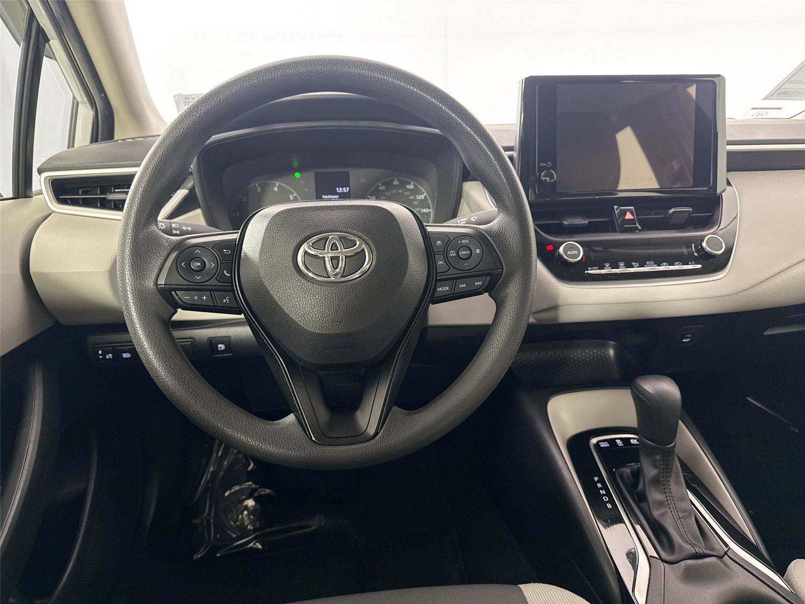 Certified 2024 Toyota Corolla LE image 28