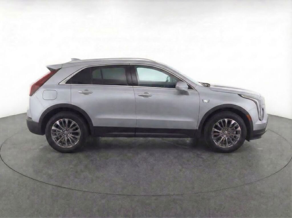 Used 2025 Cadillac XT4 Premium Luxury image 8